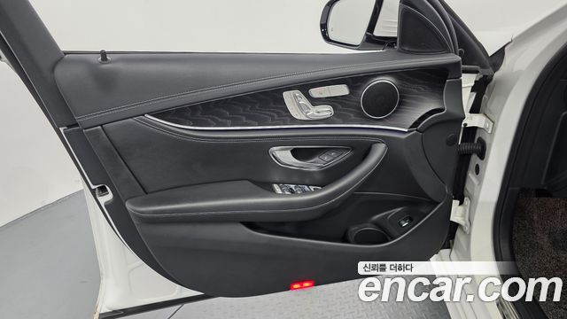 Mercedes-Benz E-Class (W213) E220d 4MATIC AMG Line 2021 — фото 24