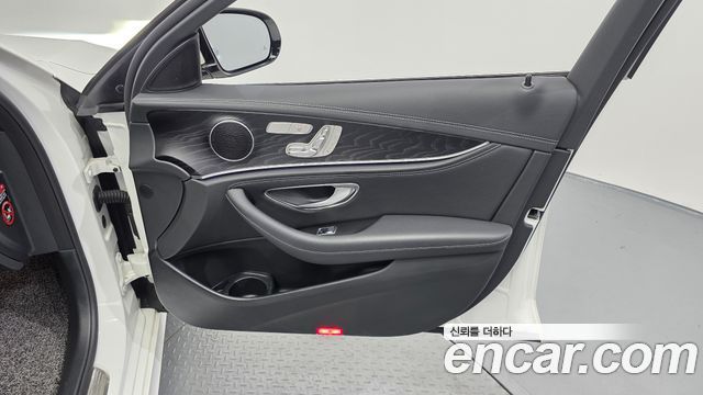 Mercedes-Benz E-Class (W213) E220d 4MATIC AMG Line 2021 — фото 25