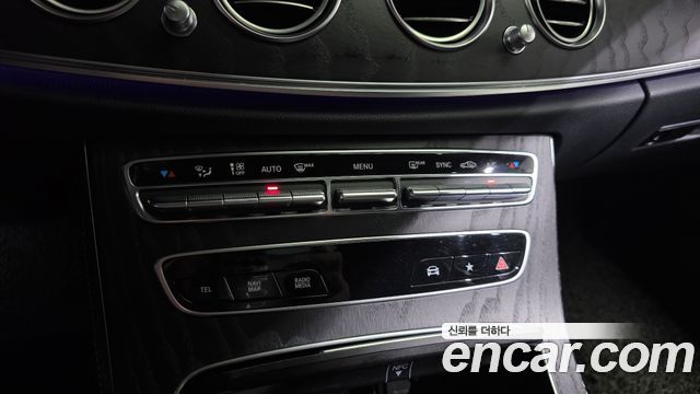 Mercedes-Benz E-Class (W213) E220d 4MATIC AMG Line 2021 — фото 33
