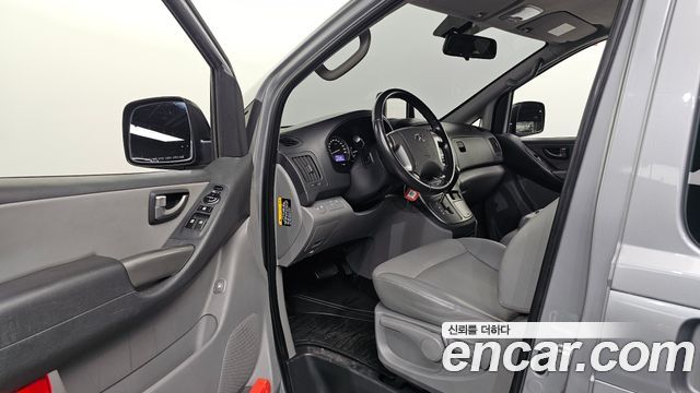 Hyundai Grand Starex Van 3-Seater Smart 2021 — фото 10