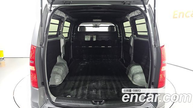 Hyundai Grand Starex Van 3-Seater Smart 2021 — фото 17