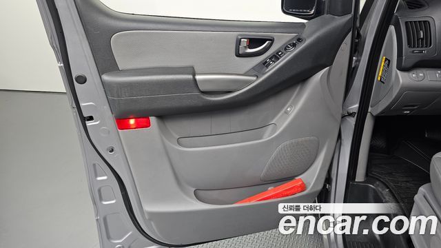 Hyundai Grand Starex Van 3-Seater Smart 2021 — фото 24