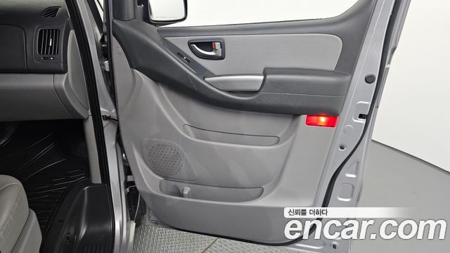 Hyundai Grand Starex Van 3-Seater Smart 2021 — фото 25