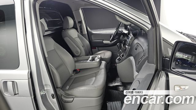 Hyundai Grand Starex Van 3-Seater Smart 2021 — фото 26