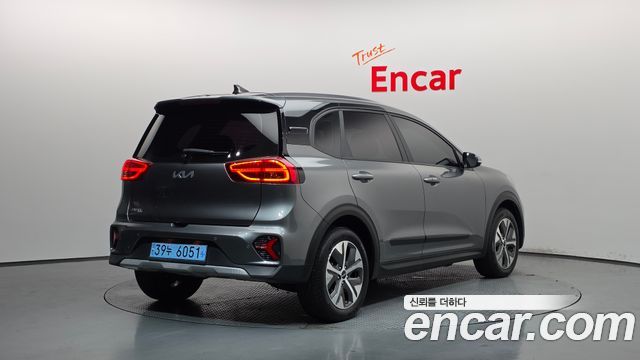 Kia Niro Plus Air 2024 — фото 2