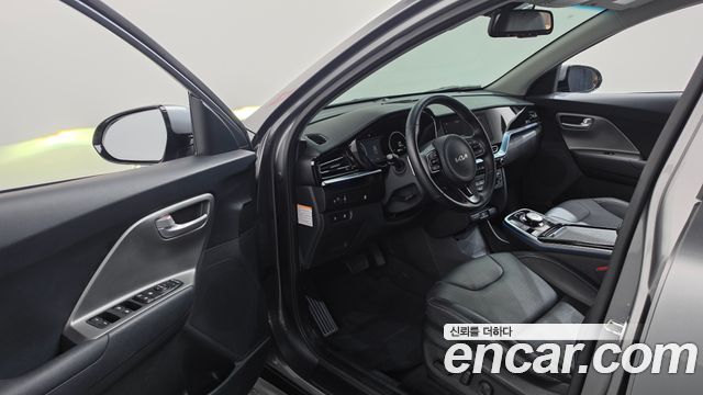 Kia Niro Plus Air 2024 — фото 10