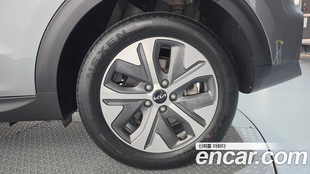 Kia Niro Plus Air 2024 — фото 27