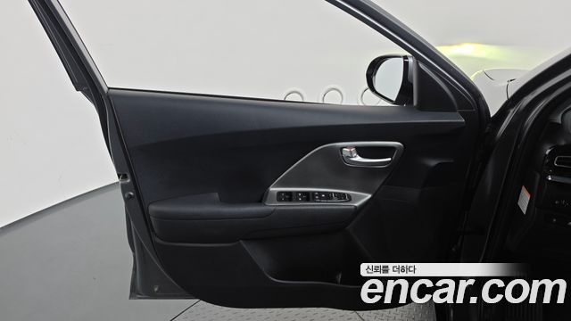 Kia Niro Plus Air 2024 — фото 30