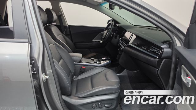 Kia Niro Plus Air 2024 — фото 32