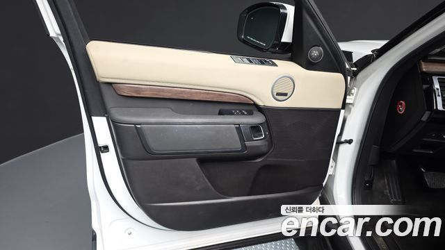 Land Rover Discovery 5 3.0 TD6 HSE 2018 — фото 24
