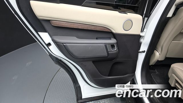 Land Rover Discovery 5 3.0 TD6 HSE 2018 — фото 25
