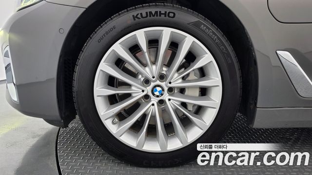 BMW 5 Series (G30) 530e Luxury 2021 — фото 5
