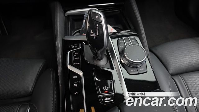 BMW 5 Series (G30) 530e Luxury 2021 — фото 9