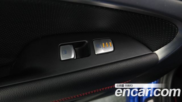 Genesis G70 2.0T Sport Package 2018 — фото 35