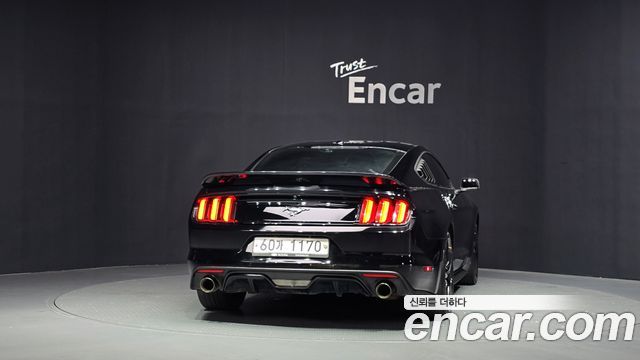 Ford Mustang Coupe 2017 — фото 4