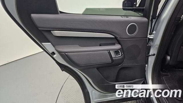 Land Rover Discovery 5 P360 R-Dynamic SE 2023 — фото 25