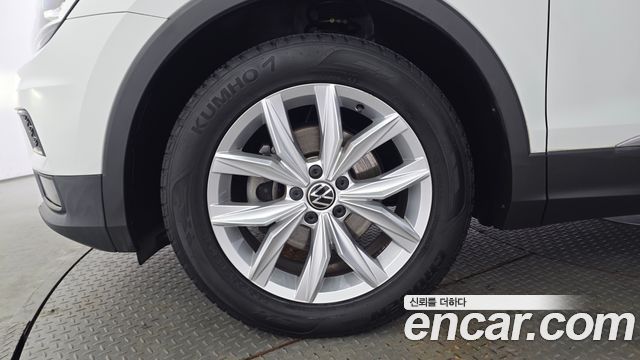 Volkswagen Tiguan (II) 2.0 TDI Premium 2020 — фото 5