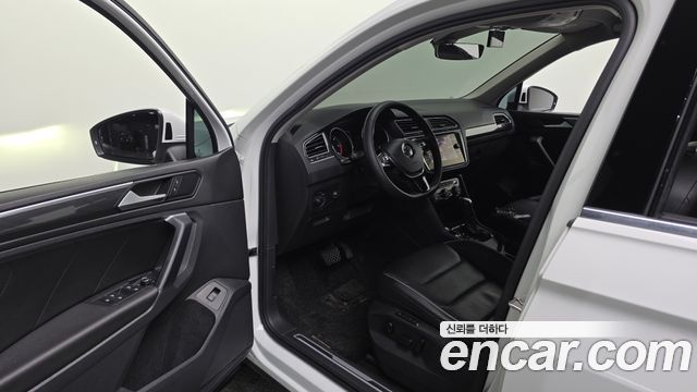 Volkswagen Tiguan (II) 2.0 TDI Premium 2020 — фото 10
