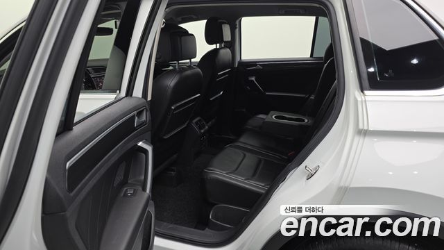 Volkswagen Tiguan (II) 2.0 TDI Premium 2020 — фото 16