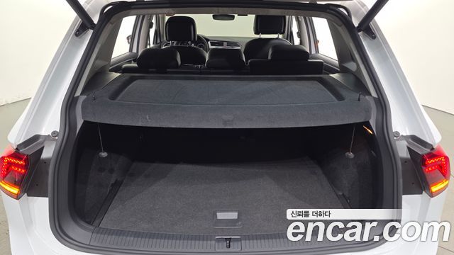 Volkswagen Tiguan (II) 2.0 TDI Premium 2020 — фото 22