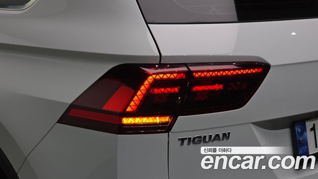 Volkswagen Tiguan (II) 2.0 TDI Premium 2020 — фото 29