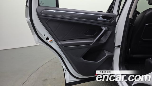 Volkswagen Tiguan (II) 2.0 TDI Premium 2020 — фото 31