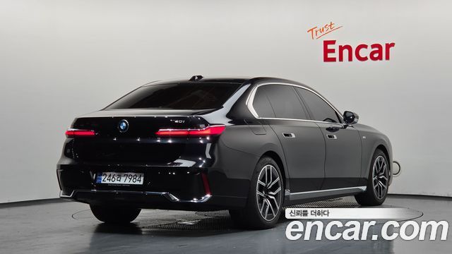 BMW 7 Series (G70) 740i sDrive M Sport 2023 — фото 2