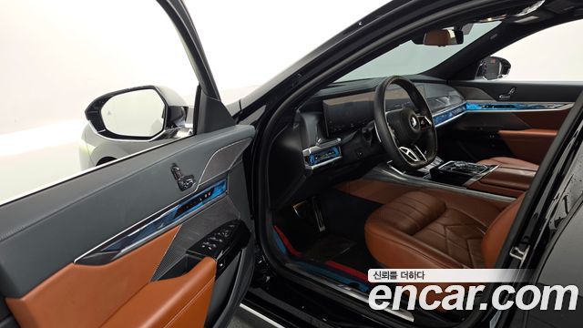 BMW 7 Series (G70) 740i sDrive M Sport 2023 — фото 10