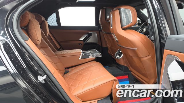 BMW 7 Series (G70) 740i sDrive M Sport 2023 — фото 16