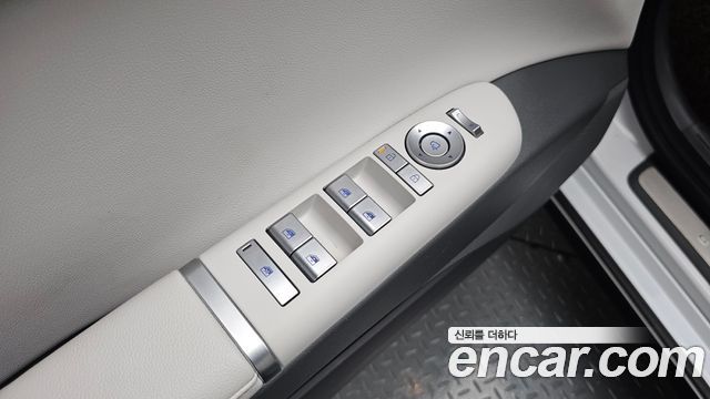 Hyundai Grandeur (GN7) 2,5 Gasoline 2WD Premium 2023 — фото 27