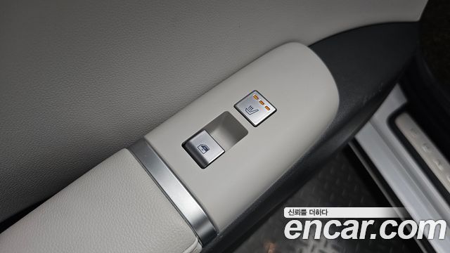 Hyundai Grandeur (GN7) 2,5 Gasoline 2WD Premium 2023 — фото 28
