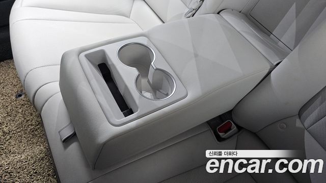 Hyundai Grandeur (GN7) 2,5 Gasoline 2WD Premium 2023 — фото 30