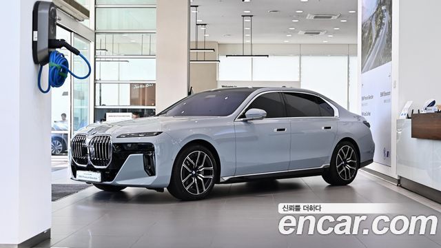 BMW 7 Series (G70) 740i xDrive M Sport