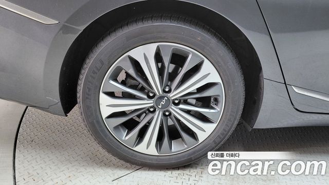 Kia K8 2.5 Gasoline 2WD Signature 2022 — фото 5
