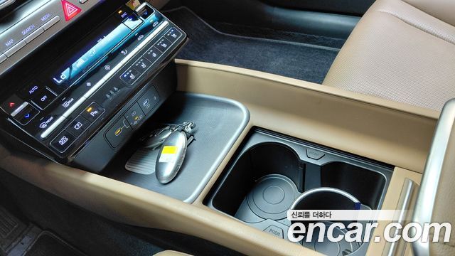 Hyundai Grandeur (GN7) 2,5 Gasoline 2WD Premium 2024 — фото 31