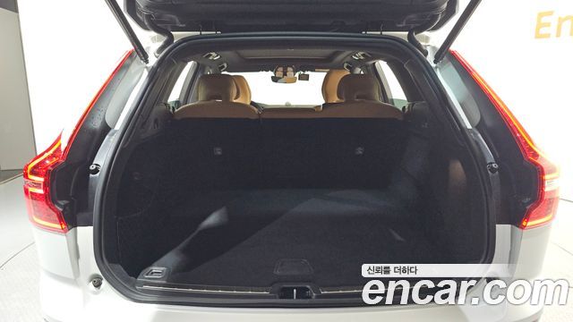 Volvo XC60 (II) B5 Ultra Bright 2025 — фото 18