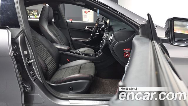 Mercedes-Benz CLA-Class (C117) CLA250 4MATIC AMG Line 2017 — фото 11