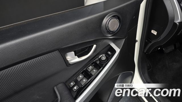 KG Mobility (SsangYong) Style Korando C 2.2 RX 2WD High DLX 2017 — фото 19