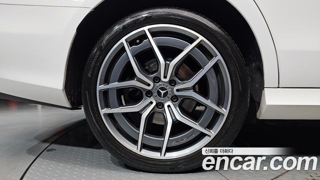 Mercedes-Benz E-Class (W213) E220d 4MATIC AMG Line 2022 — фото 5
