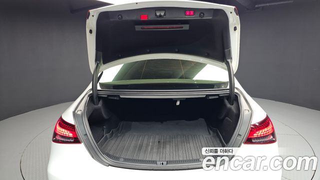 Mercedes-Benz E-Class (W213) E220d 4MATIC AMG Line 2022 — фото 20