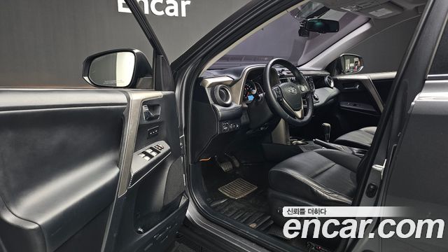 Toyota RAV4 2.5 2WD 4th 2015 — фото 10