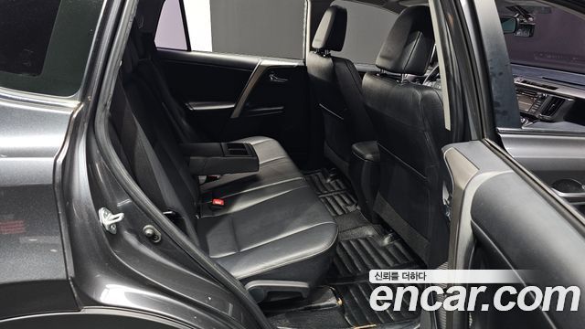 Toyota RAV4 2.5 2WD 4th 2015 — фото 15