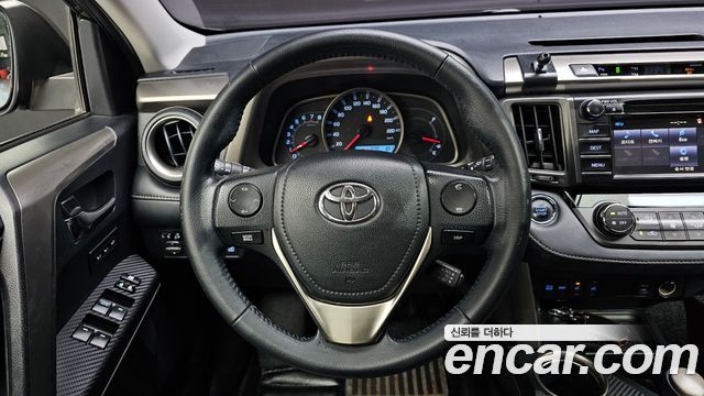 Toyota RAV4 2.5 2WD 4th 2015 — фото 17