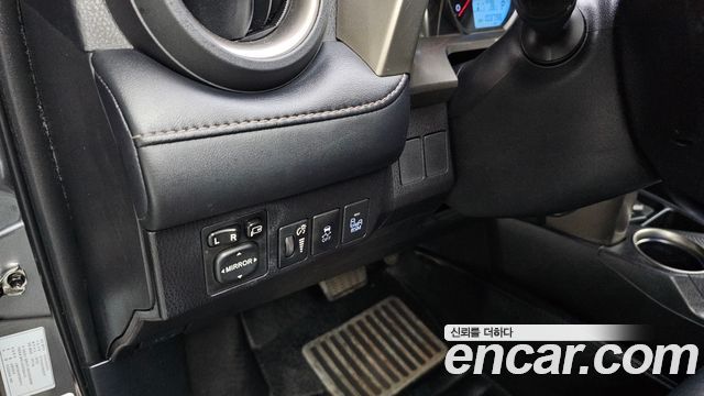 Toyota RAV4 2.5 2WD 4th 2015 — фото 34