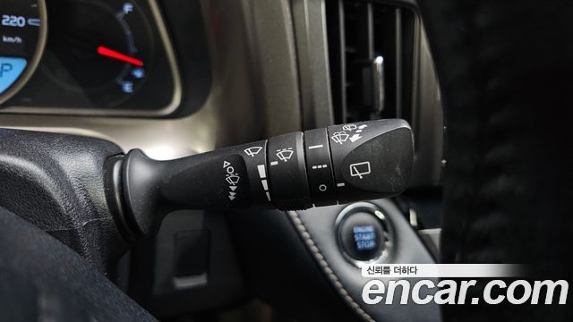 Toyota RAV4 2.5 2WD 4th 2015 — фото 36
