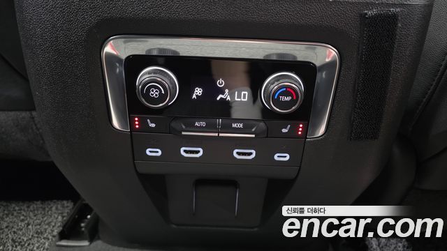 Chevrolet Tahoe 6.2 Dark Knight 4WD 2022 — фото 39