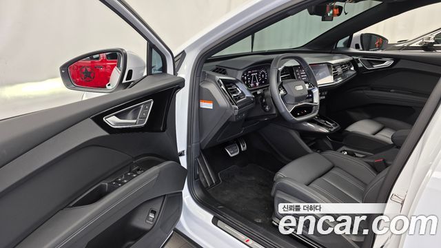 Audi Q4 e-tron (F4) 45 Sportback 2025 — фото 10