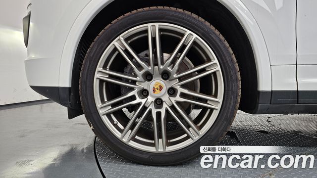 Porsche Cayenne 3.0 Diesel Platium Edition 958 2017 — фото 5
