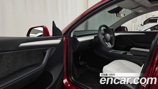 Tesla Model Y Long Range AWD 2024 — фото 10