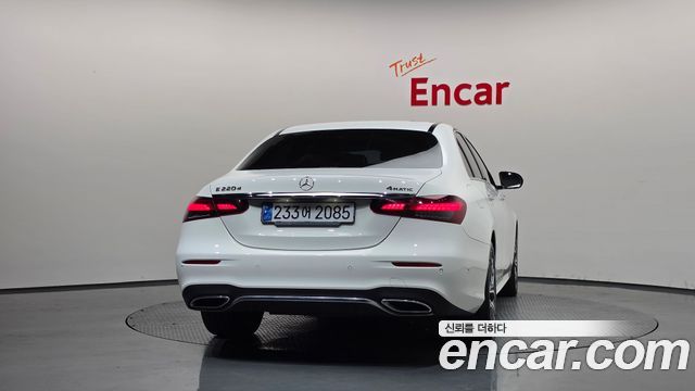 Mercedes-Benz E-Class (W213) E220d 4MATIC AMG Line 2022 — фото 4